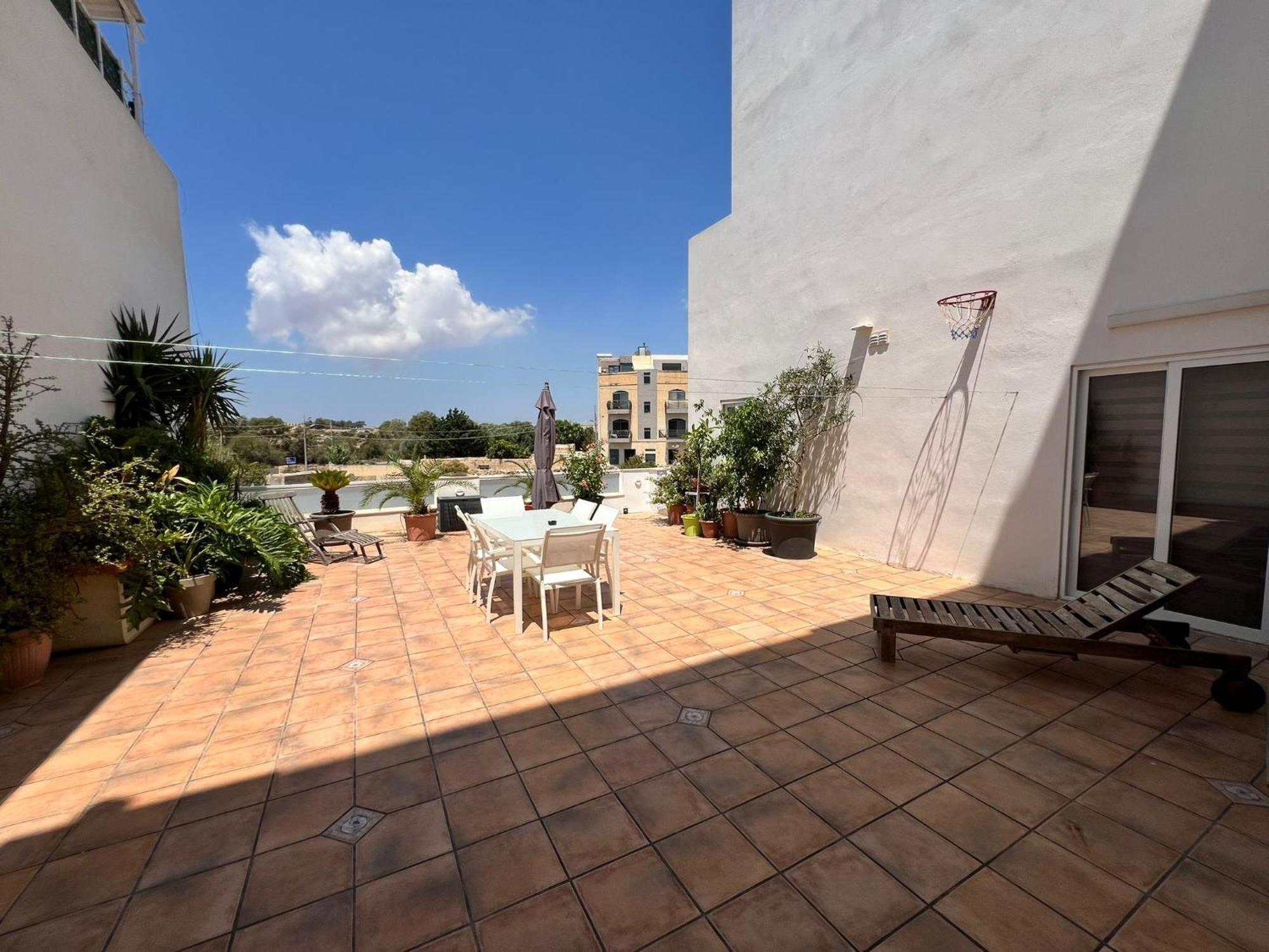 Carousel Apartments Qrendi Екстериор снимка