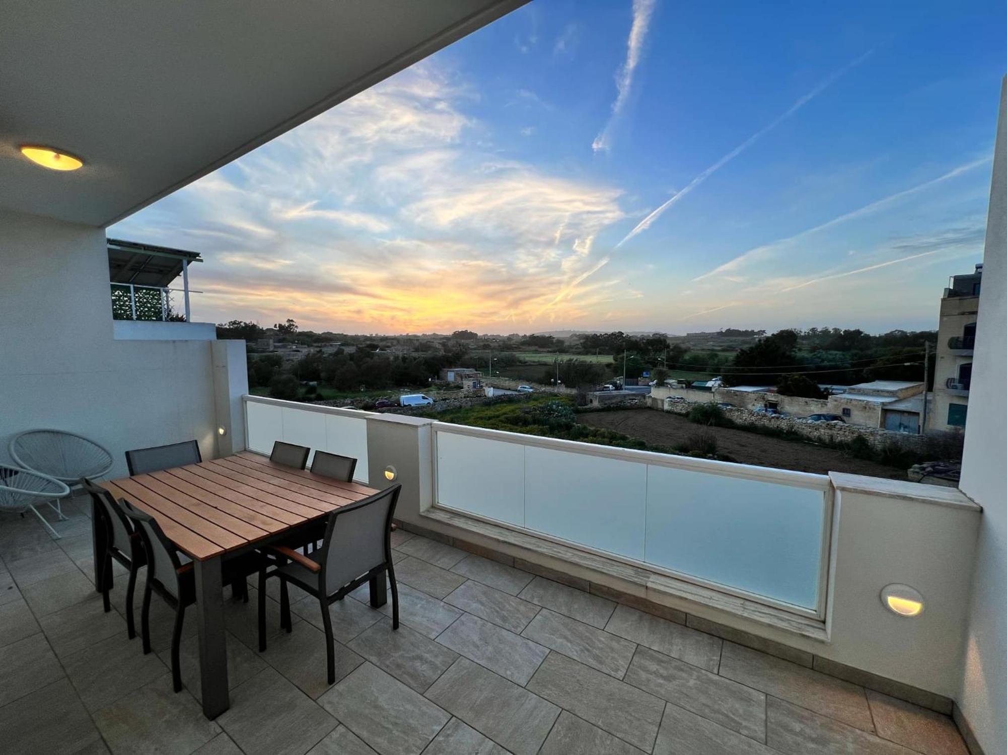 Carousel Apartments Qrendi Екстериор снимка