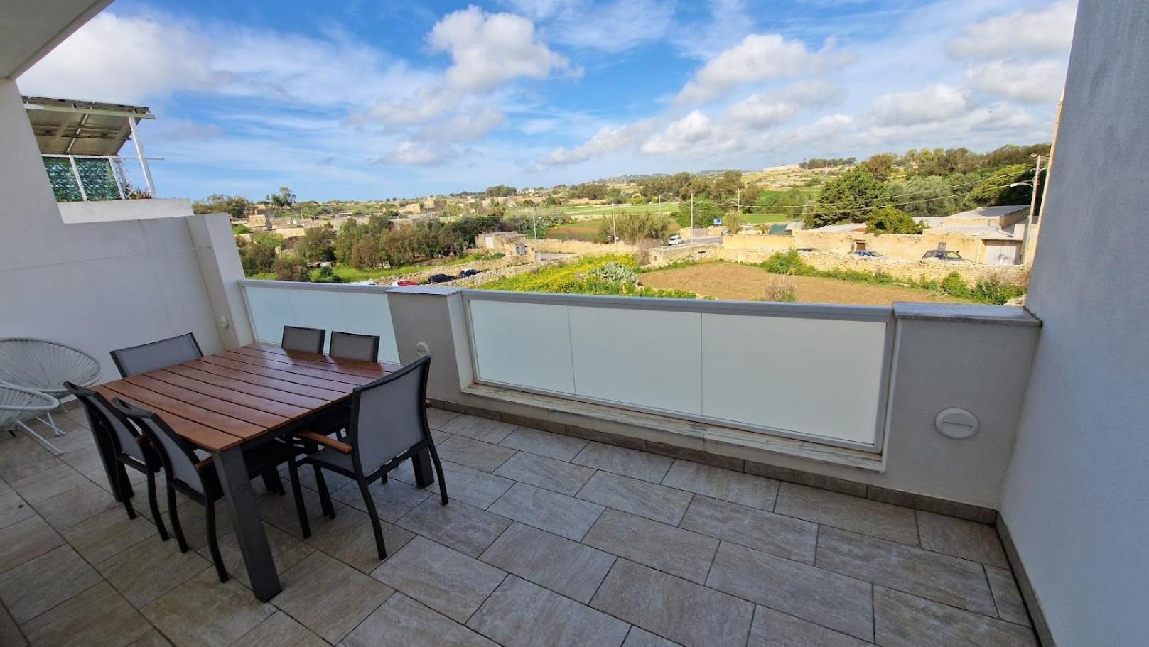 Carousel Apartments Qrendi Екстериор снимка